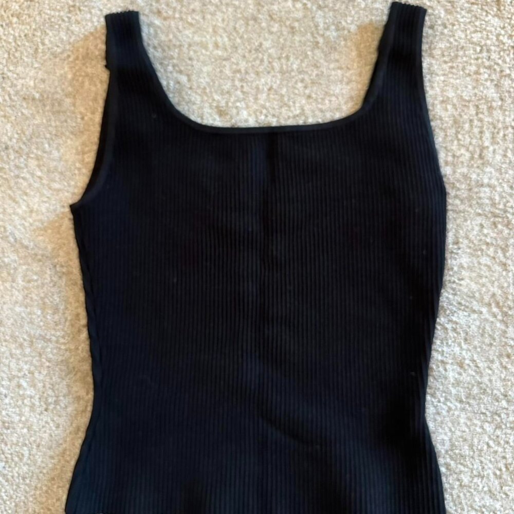 Aritzia Babaton sculpt knit square neck tank in black